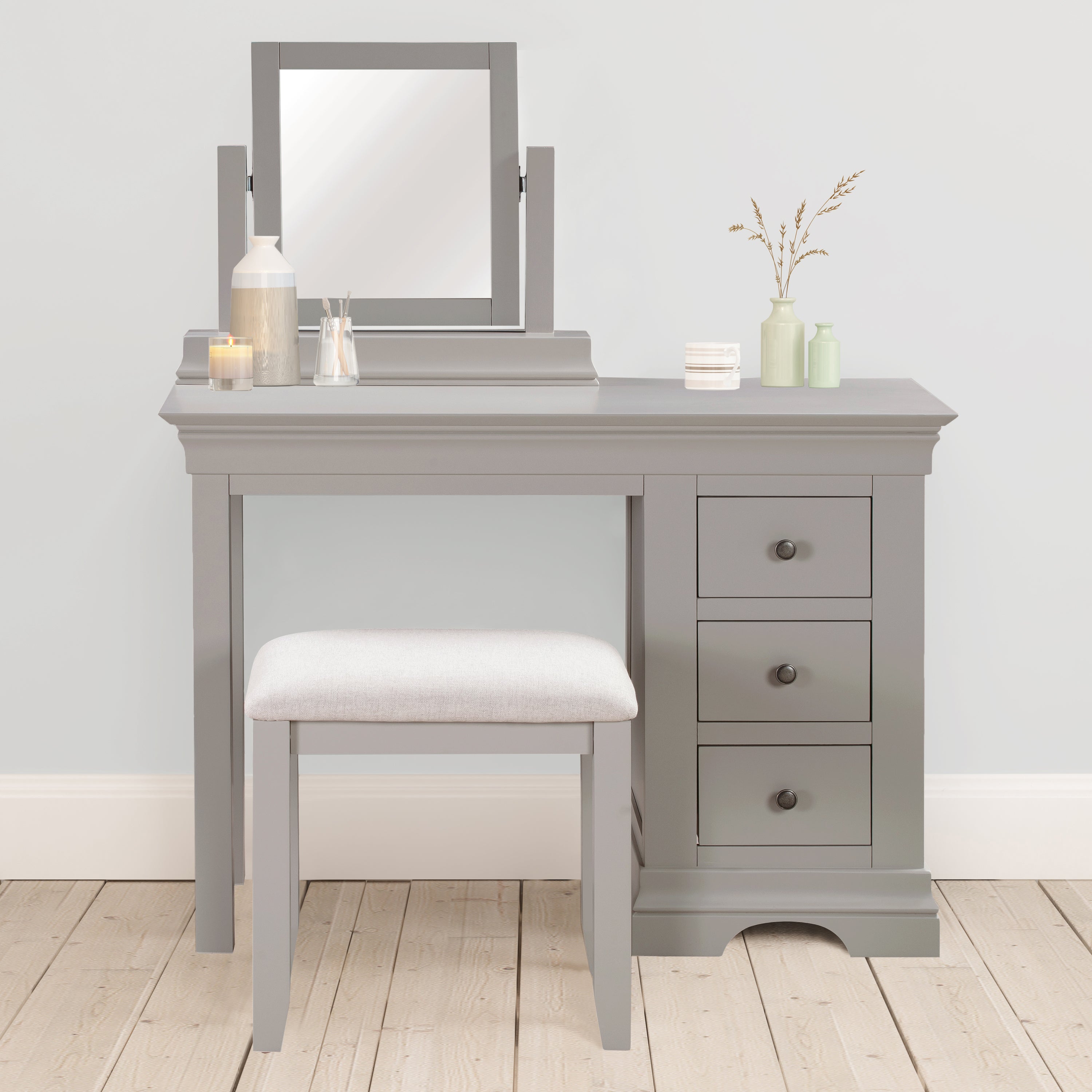Chantilly Pebble Grey Stool